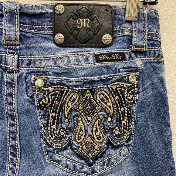 Miss Me Mid Rise Bootcut jeans size 27 - Picture 4 of 8